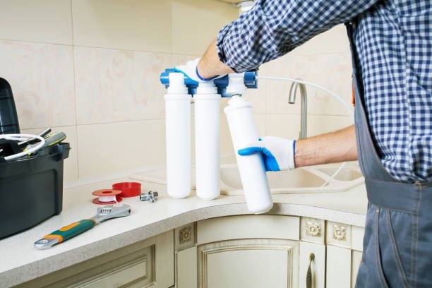 Technician repair water filteration